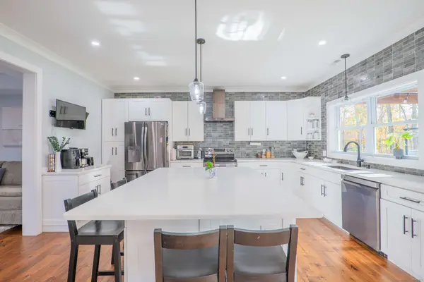 2 Evet Drive, New Fairfield, CT 06812