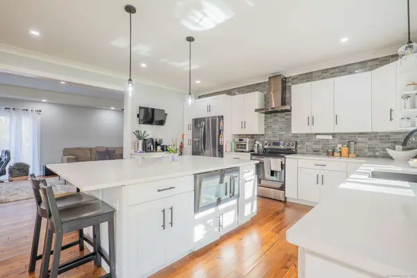 2 Evet Drive, New Fairfield, CT 06812