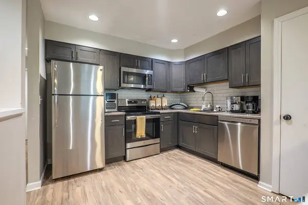 32 Deer Run #32, Bethel, CT 06801