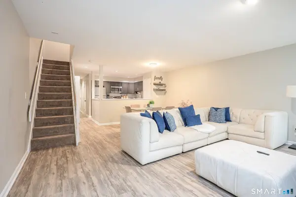 32 Deer Run #32, Bethel, CT 06801