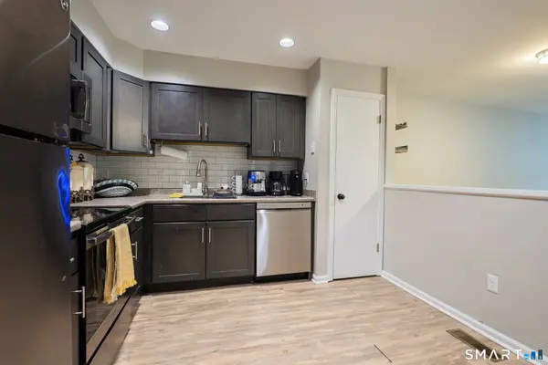 32 Deer Run #32, Bethel, CT 06801