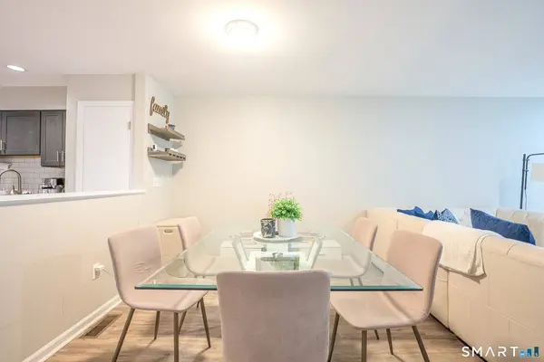 32 Deer Run #32, Bethel, CT 06801