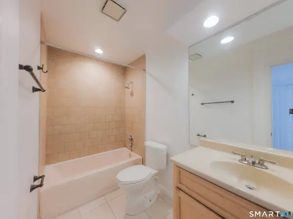 8 Rose Lane #APT 18-13, Danbury, CT 06811