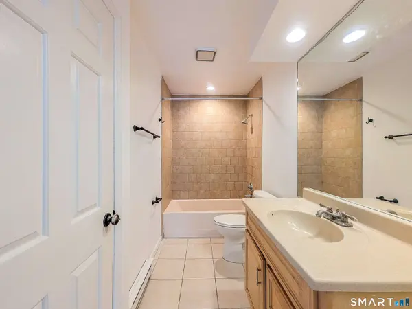 8 Rose Lane #APT 18-13, Danbury, CT 06811