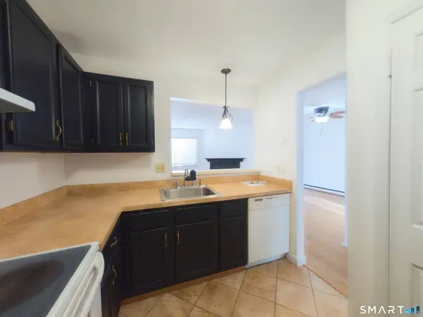 8 Rose Lane #APT 18-13, Danbury, CT 06811