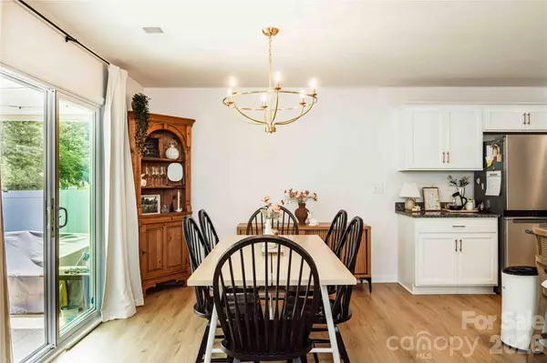 2880 Sherrills Stream DR, Sherrills Ford, NC 28673