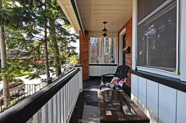 60 Parkdale RD, Toronto W01, ON M6R 1E2