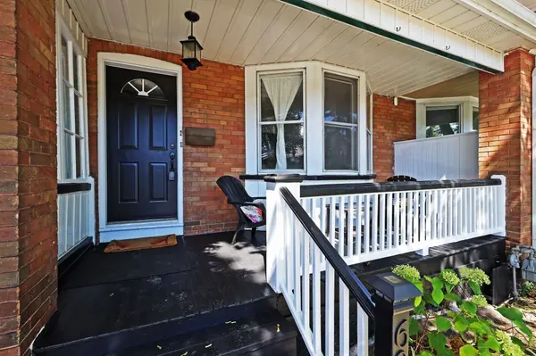 60 Parkdale RD, Toronto W01, ON M6R 1E2