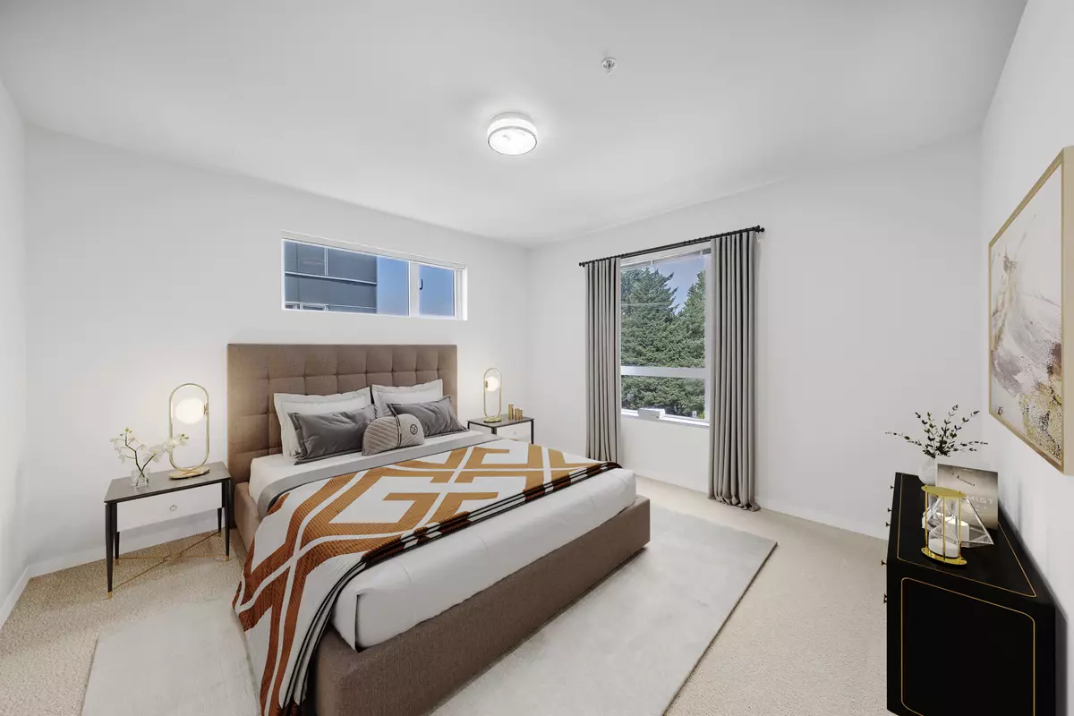 Surrey, BC V3T 0M7,10581 140 St #319