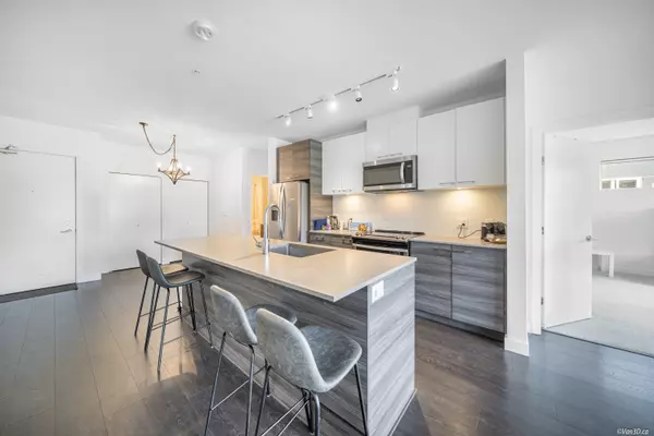 Surrey, BC V3T 0M7,10581 140 St #319