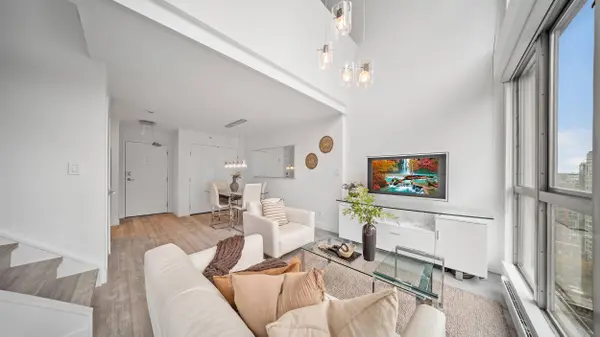 1238 Richards ST, Vancouver, BC V6B 6M6