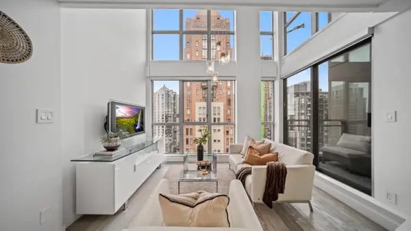 1238 Richards ST, Vancouver, BC V6B 6M6