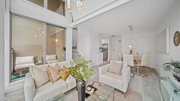 1238 Richards ST, Vancouver, BC V6B 6M6