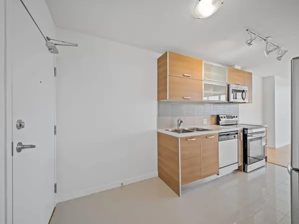 13688 100 AVE #3305, Surrey, BC V3T 0G5