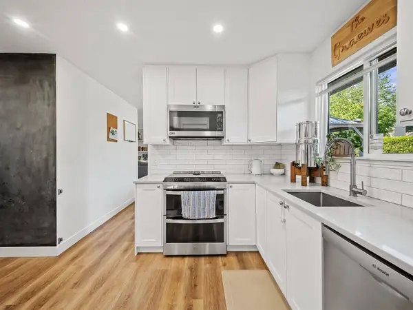6022 E Greenside DR, Surrey, BC V3S 5M8