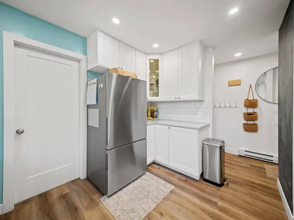 6022 E Greenside DR, Surrey, BC V3S 5M8