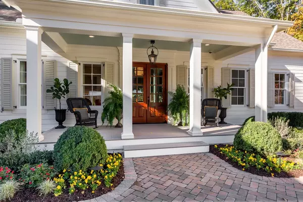 feature image of 5 Ways to Freshen Up That Home’s Curb Appeal