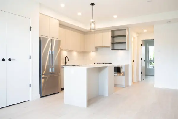 921 Grant ST #110, Coquitlam, BC V3J 0S2