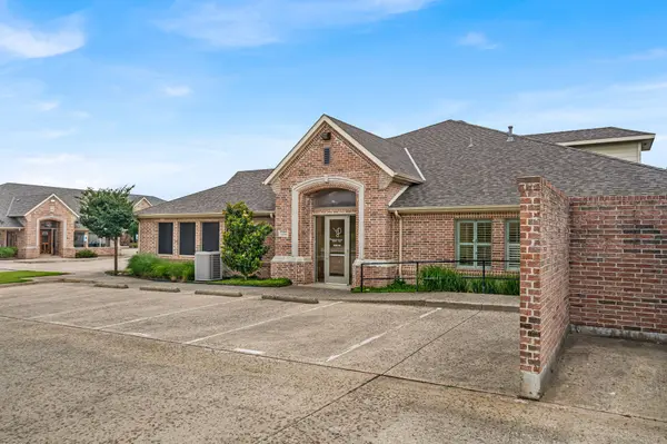 5208 Village Creek Dr #101, Plano, TX 75093-4481