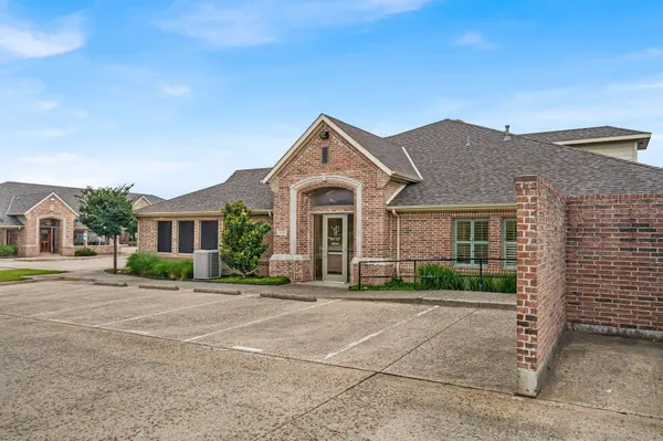 5208 Village Creek Dr #101, Plano, TX 75093-4481