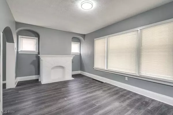 12008 Continental AVE, Cleveland, OH 44120