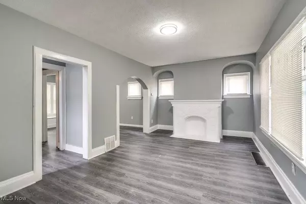 12008 Continental AVE, Cleveland, OH 44120