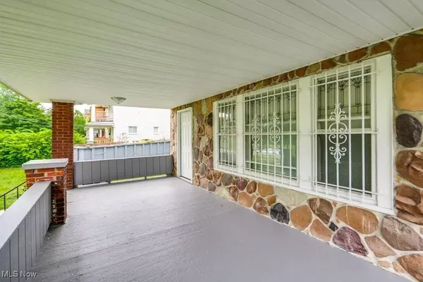 12008 Continental AVE, Cleveland, OH 44120