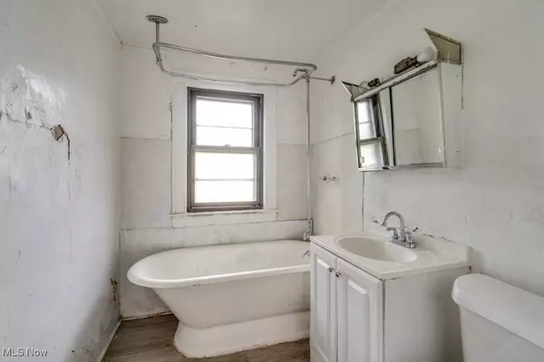 1618 Catalpa RD, Cleveland, OH 44112