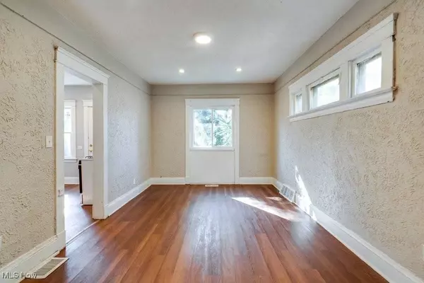 12006 Castlewood AVE, Cleveland, OH 44108