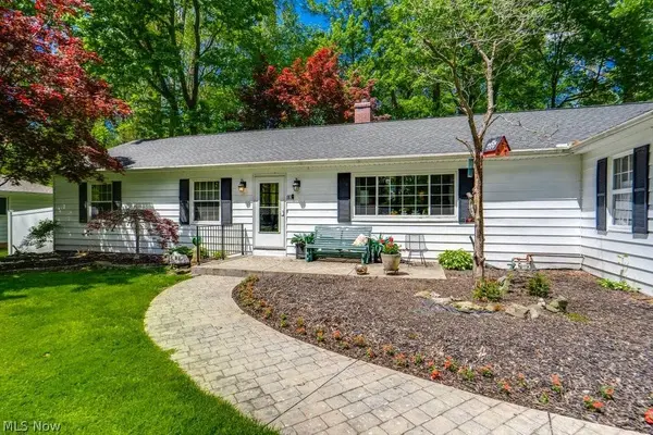183 Timberlane DR, Northfield Center, OH 44067