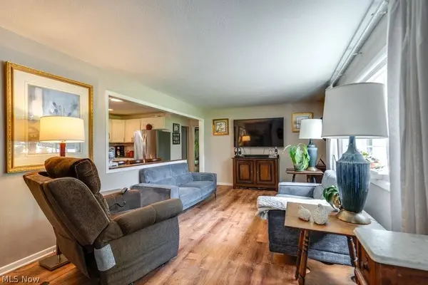 183 Timberlane DR, Northfield Center, OH 44067