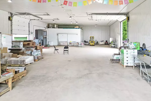 11 Tucker ST, Newbury, ON N0L 1Z0