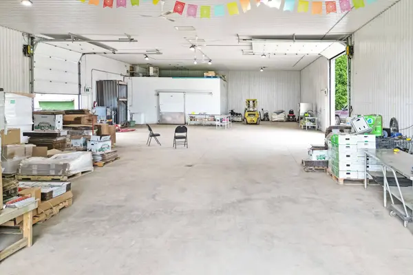 11 Tucker ST, Newbury, ON N0L 1Z0