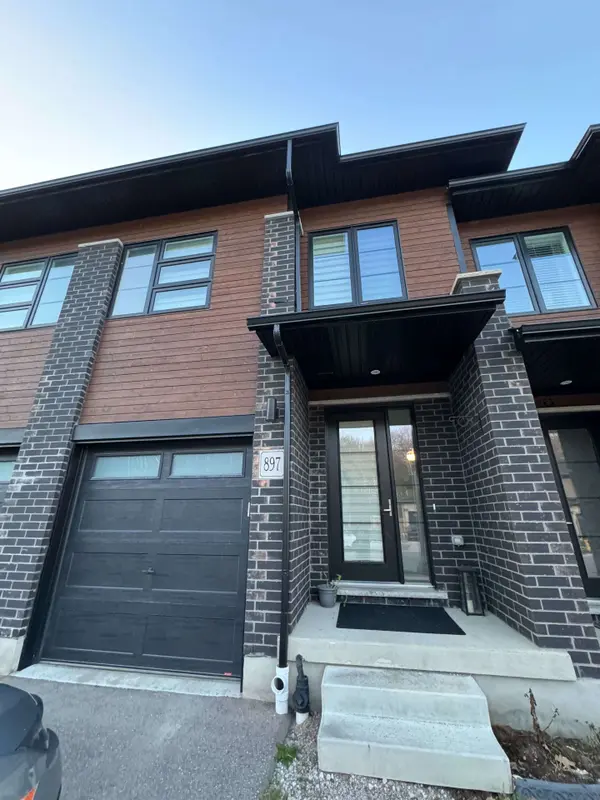 897 Robert Ferrie DR, Kitchener, ON N2R 0P2