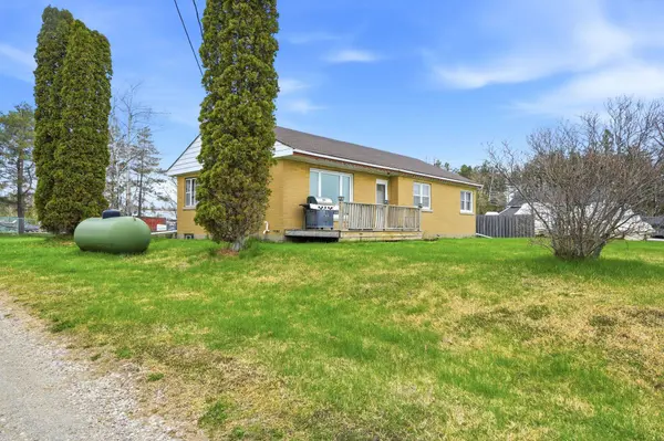 4142 Stewarts LN, Severn, ON L3V 6H3