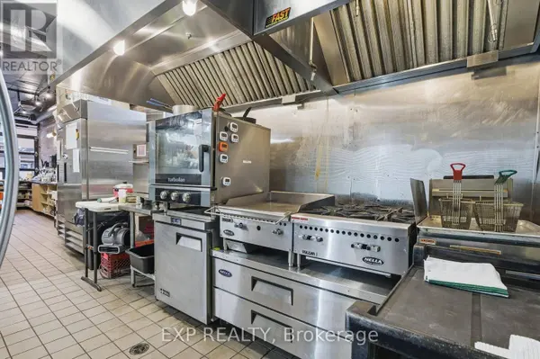 301 BARTON STREET E, Hamilton (landsdale), ON L8L2X4
