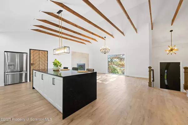 111 Leslie LN, Pittston, PA 18640