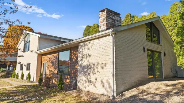 111 Leslie LN, Pittston, PA 18640