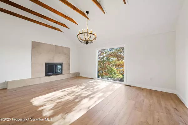 111 Leslie LN, Pittston, PA 18640