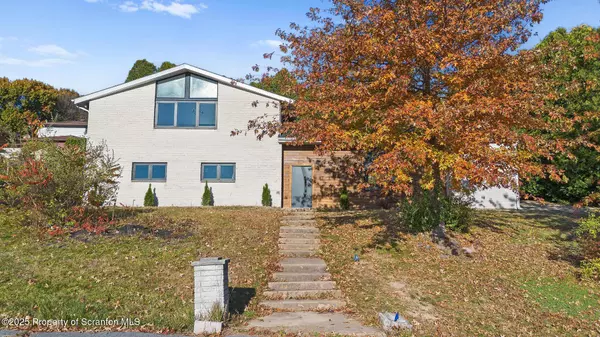 111 Leslie LN, Pittston, PA 18640