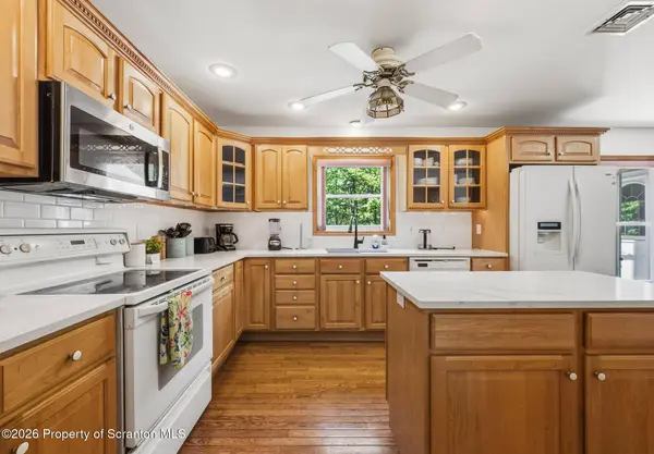 58 Bender RD, Gouldsboro, PA 18424