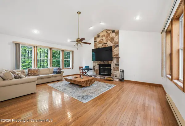 58 Bender RD, Gouldsboro, PA 18424