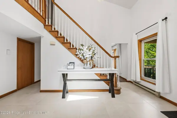 58 Bender RD, Gouldsboro, PA 18424