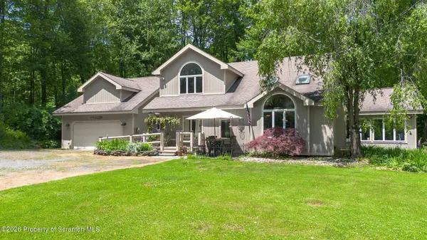 364 Idlewild LN, Clifford Twp, PA 18470