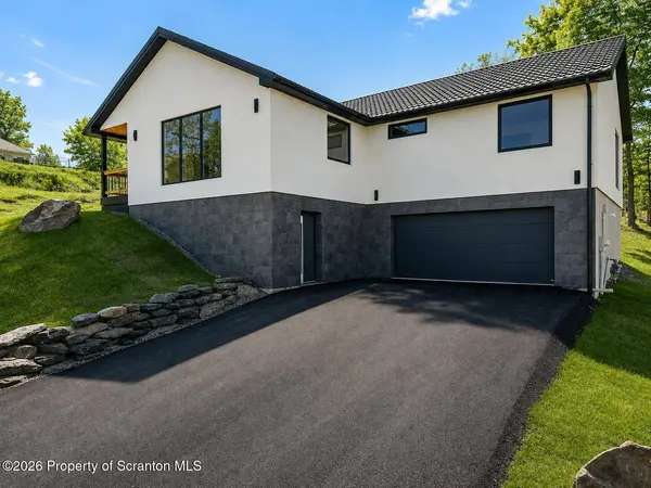 203 Red Oak DR, Olyphant, PA 18447