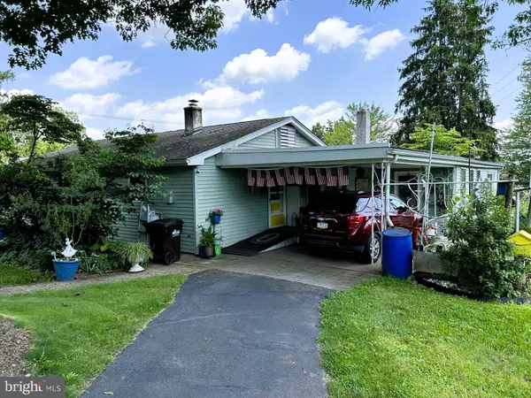 215 PLEASANTVIEW AVE, Schwenksville, PA 19473