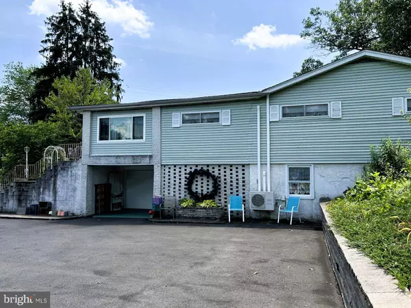 215 PLEASANTVIEW AVE, Schwenksville, PA 19473