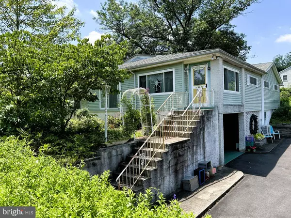 215 PLEASANTVIEW AVE, Schwenksville, PA 19473