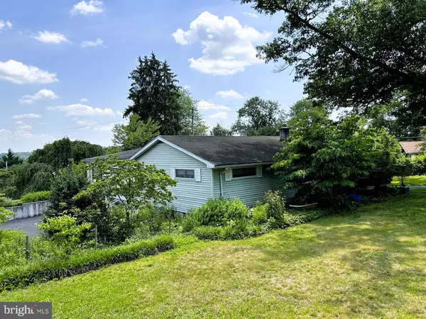 215 PLEASANTVIEW AVE, Schwenksville, PA 19473