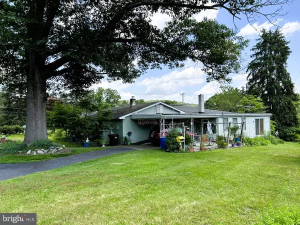 215 PLEASANTVIEW AVE, Schwenksville, PA 19473